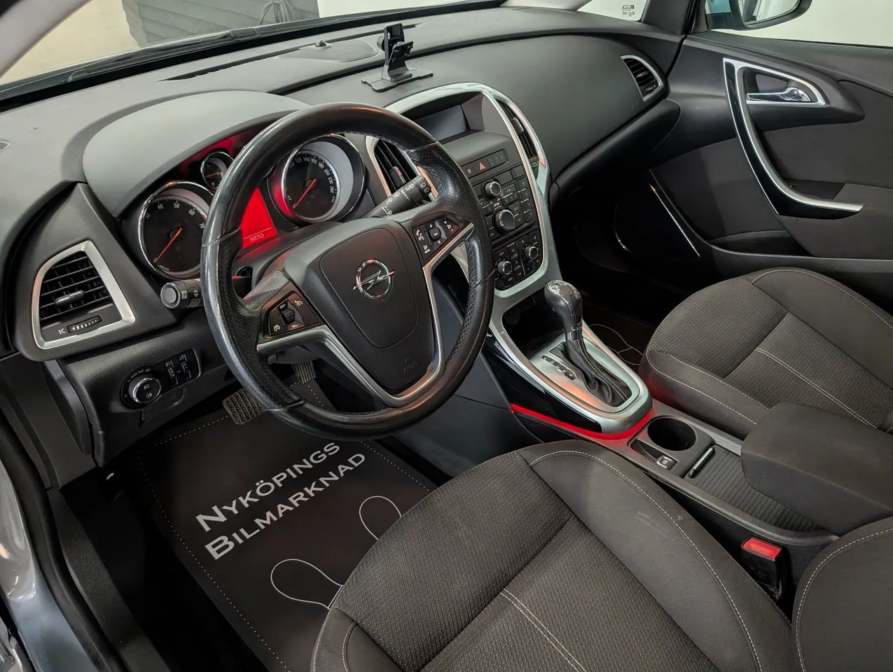 Vehicle image 9