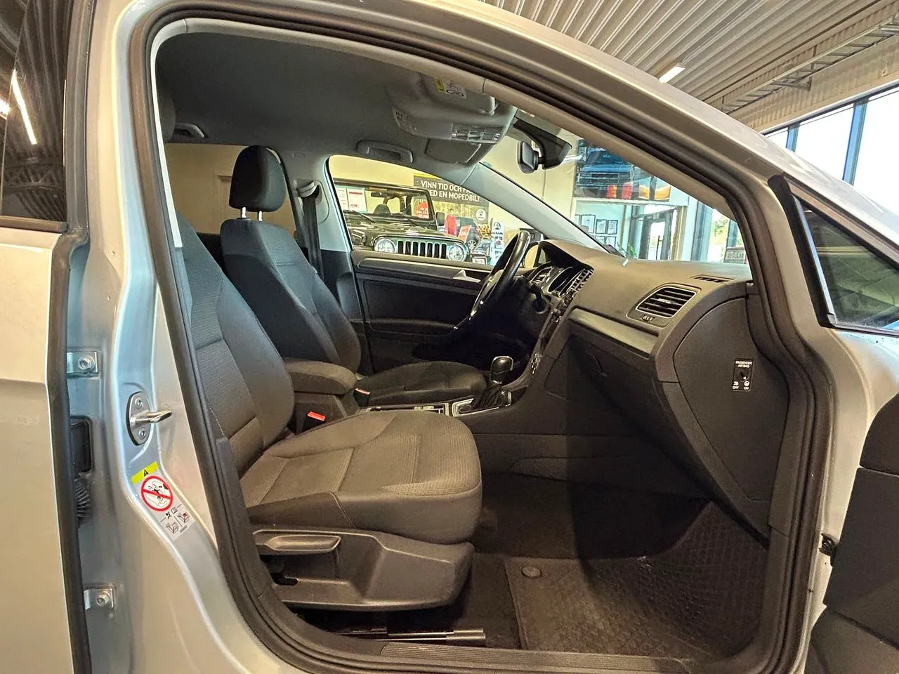 Vehicle image 21