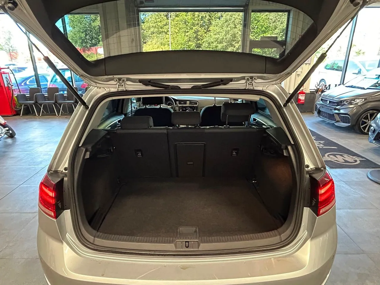 Vehicle image 18