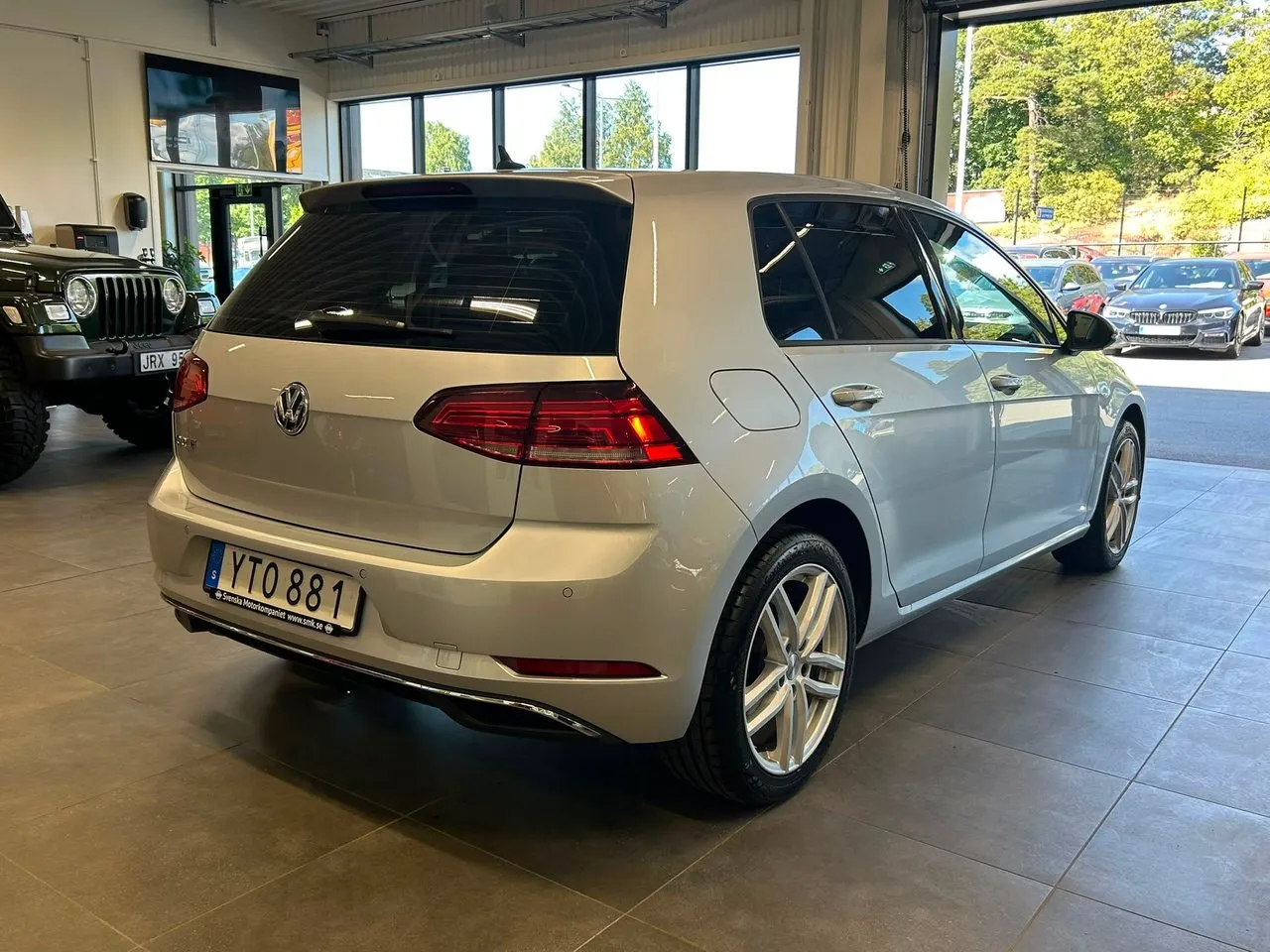 Vehicle image 7