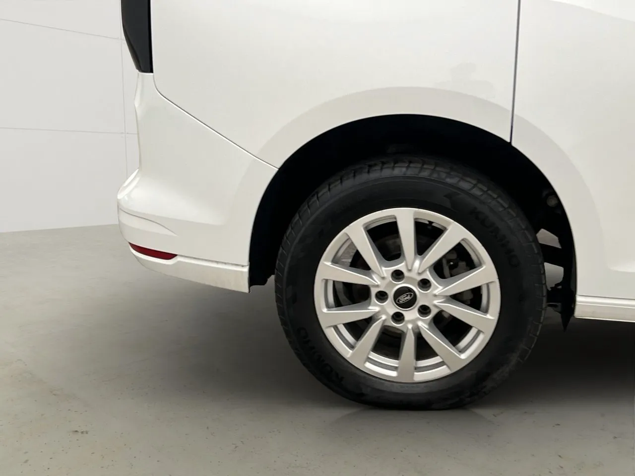 Vehicle image 33