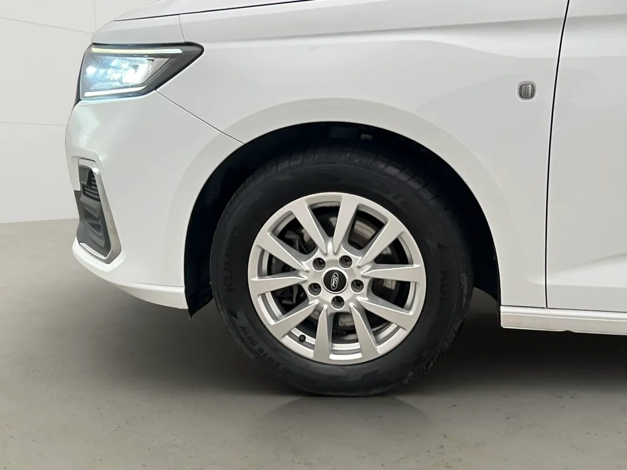 Vehicle image 30