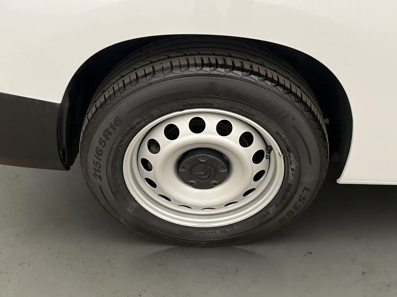 Vehicle image 31
