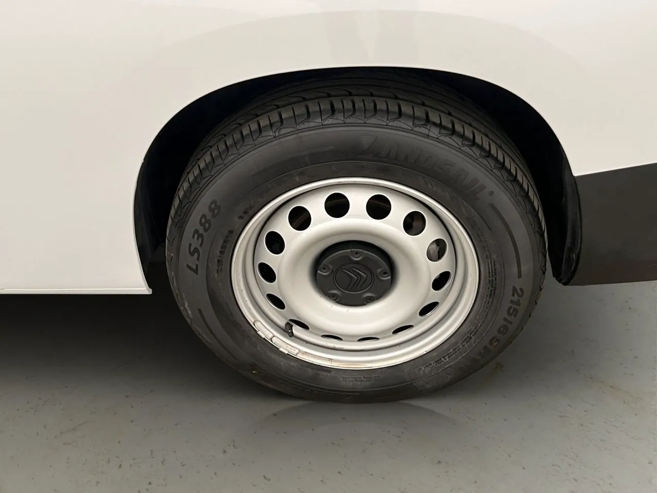Vehicle image 30