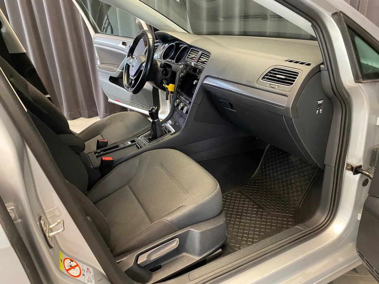 Vehicle image 33