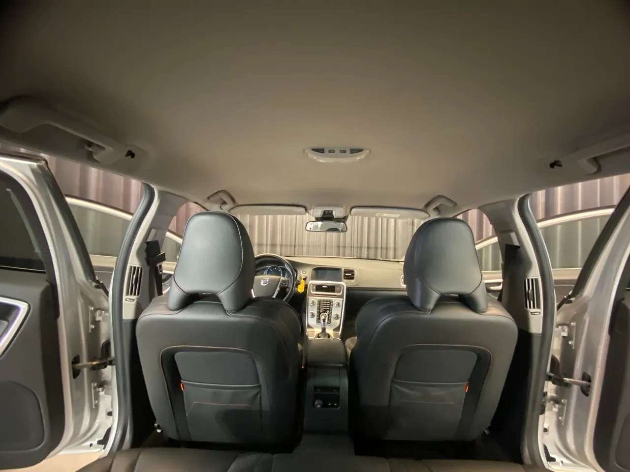 Vehicle image 32