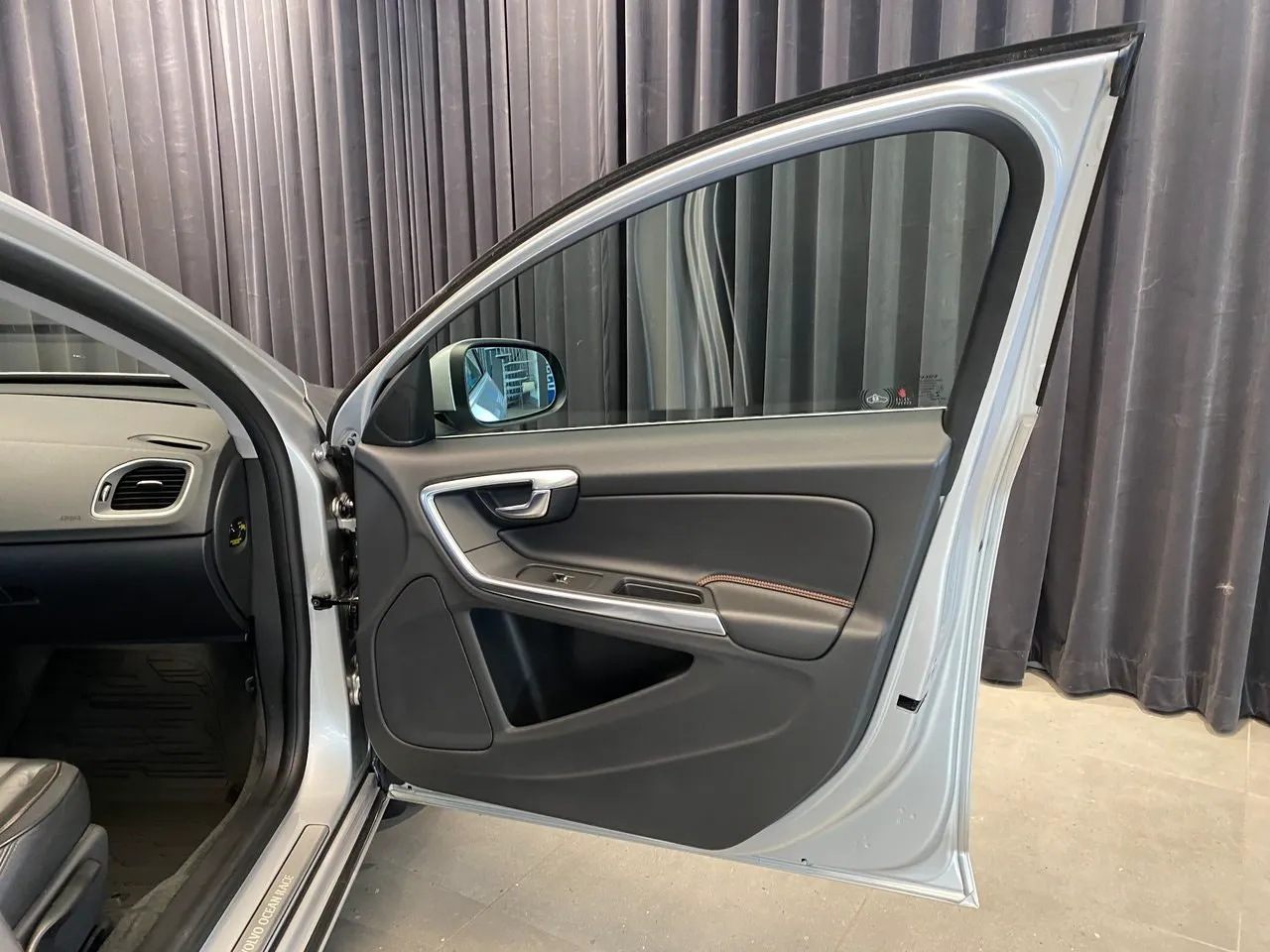 Vehicle image 33