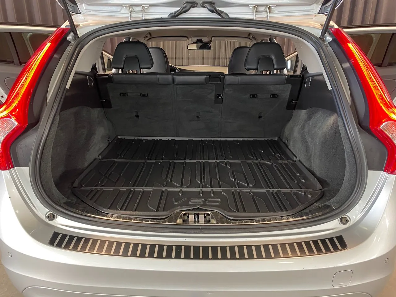Vehicle image 30