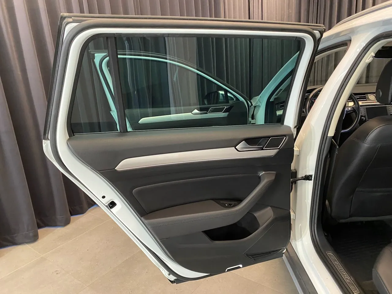 Vehicle image 28