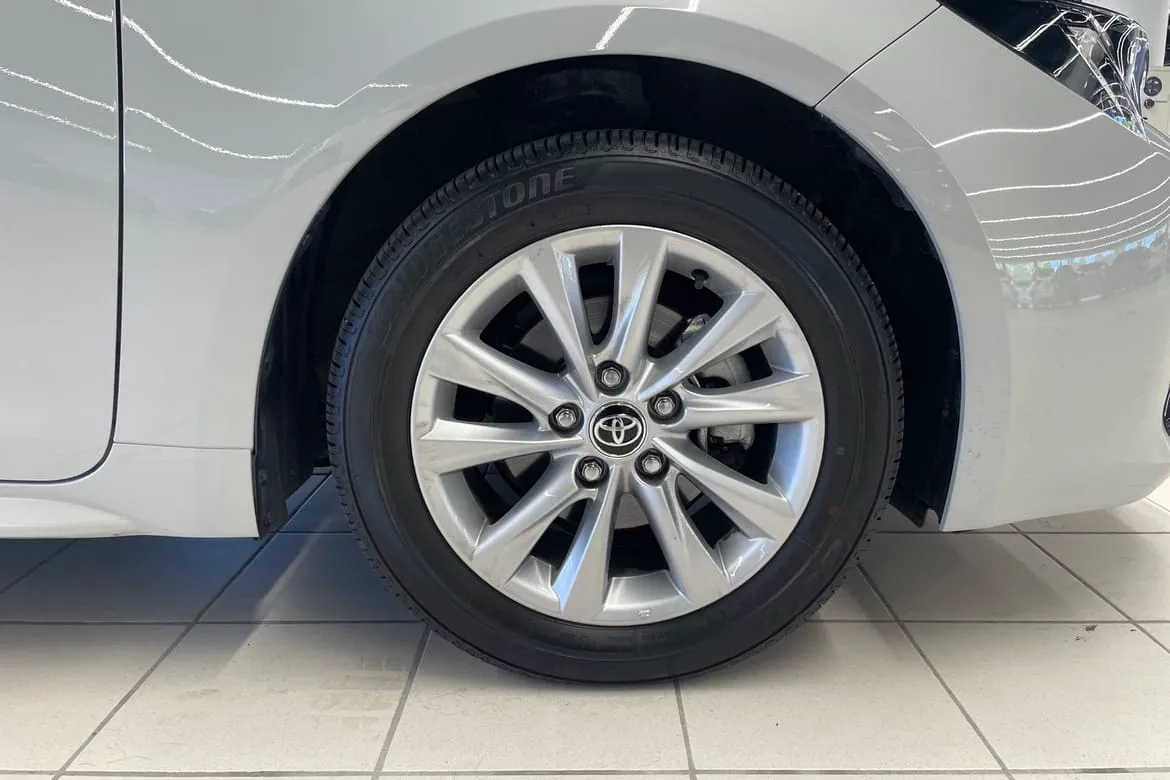 Vehicle image 16