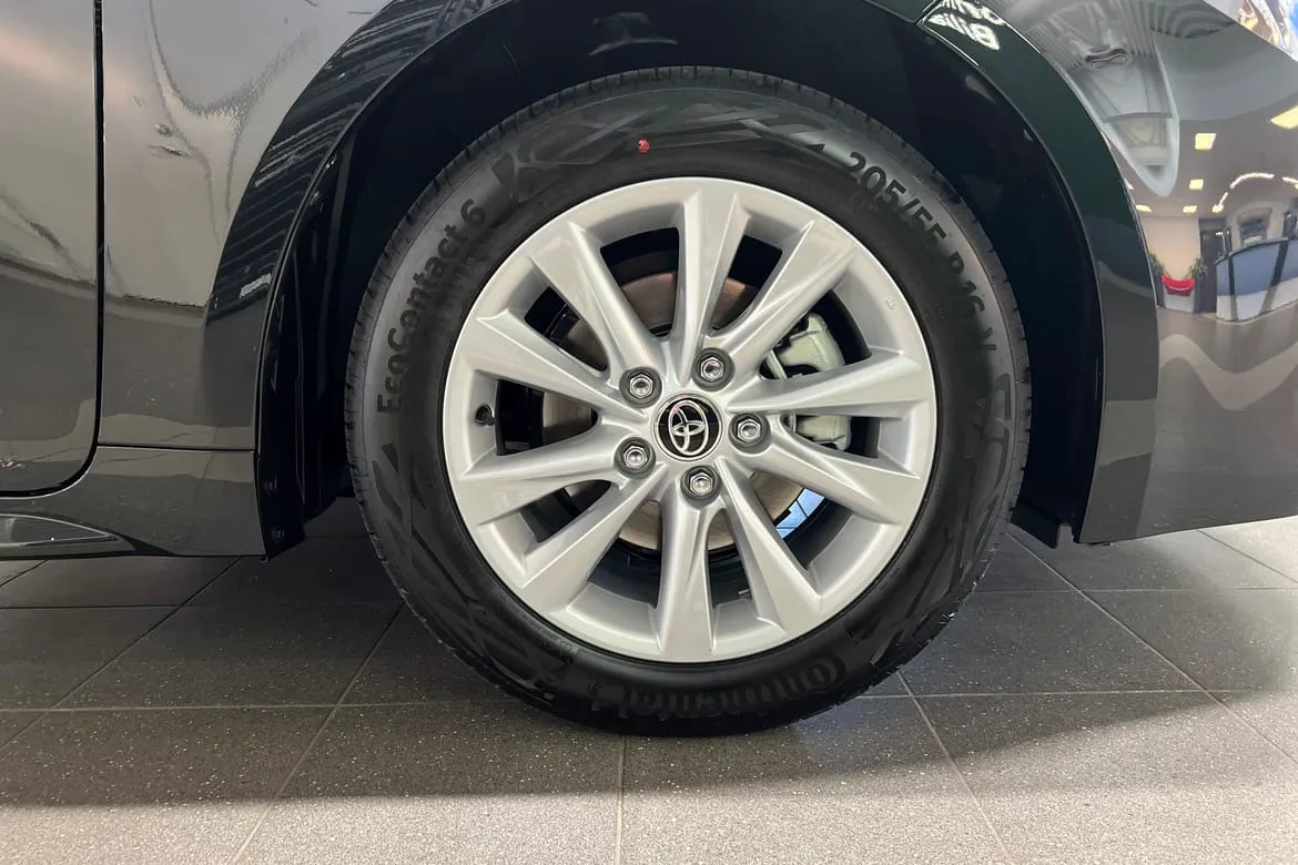 Vehicle image 14