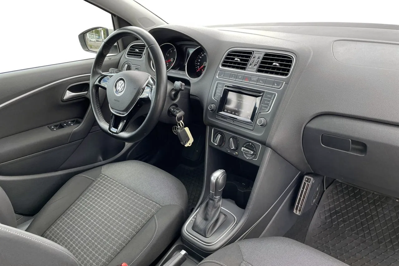 Vehicle image 16