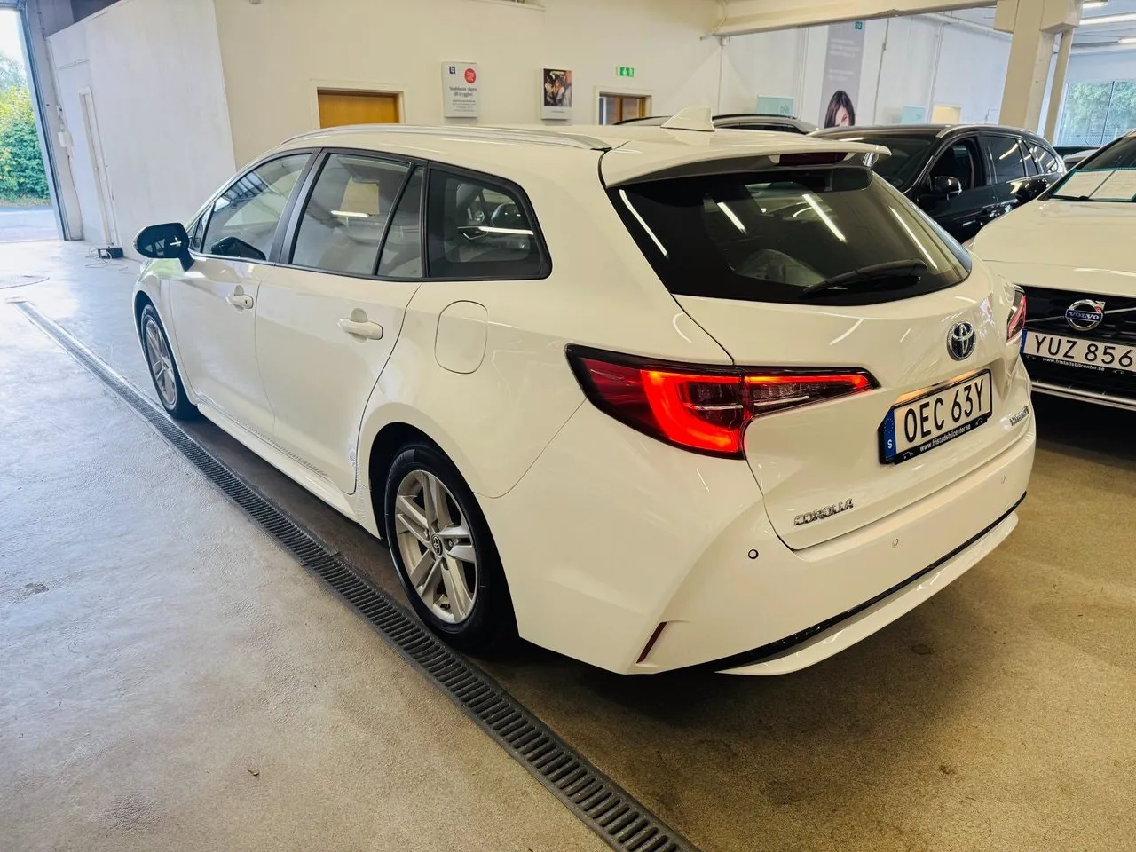 Vehicle image 15
