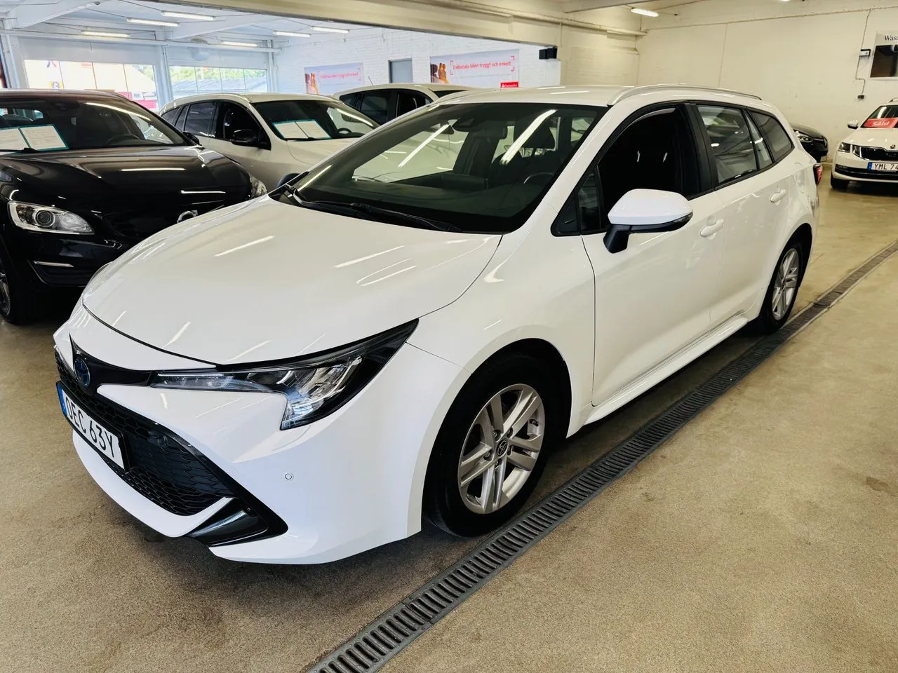 Vehicle image 13