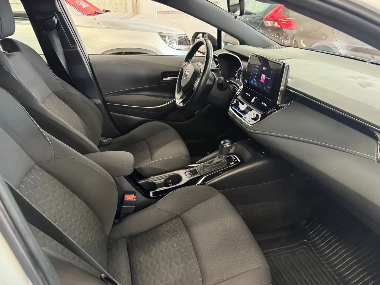 Vehicle image 16