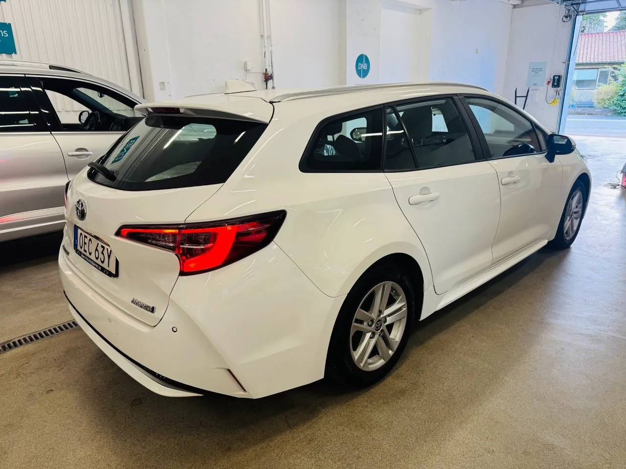 Vehicle image 14