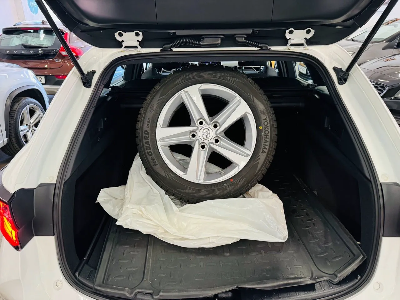 Vehicle image 11