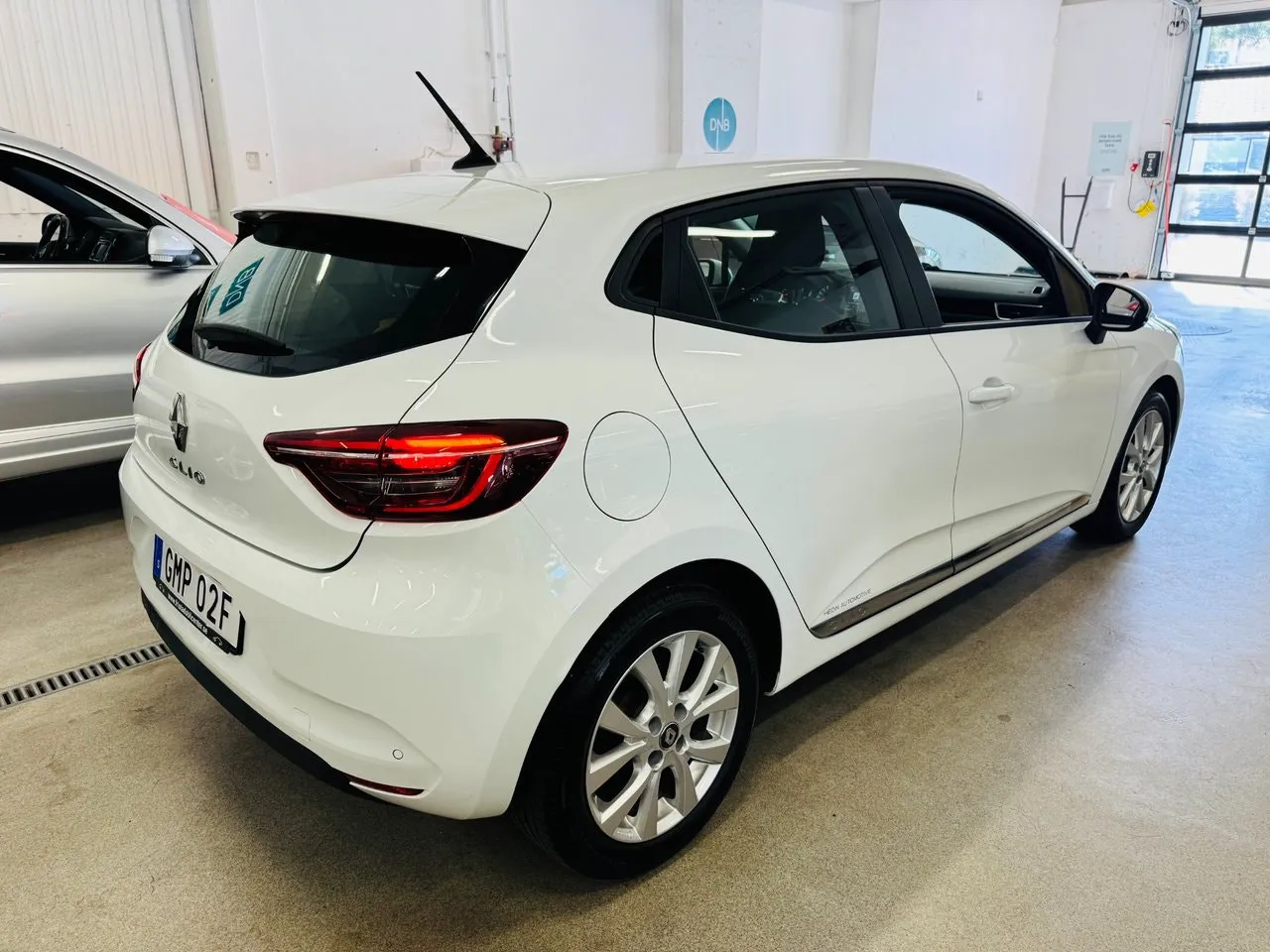 Vehicle image 14