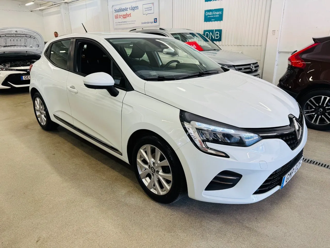 Vehicle image 12