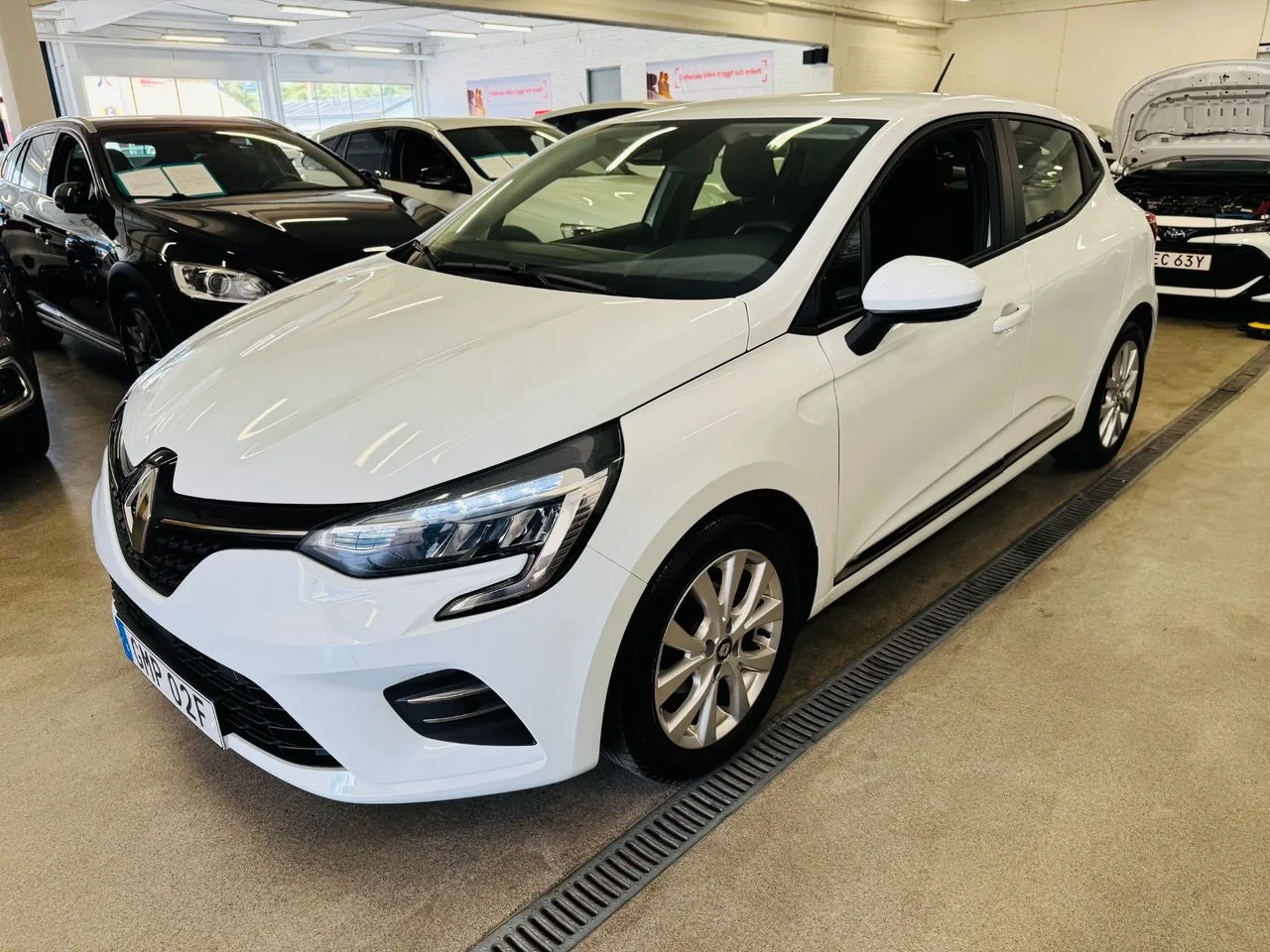 Vehicle image 13