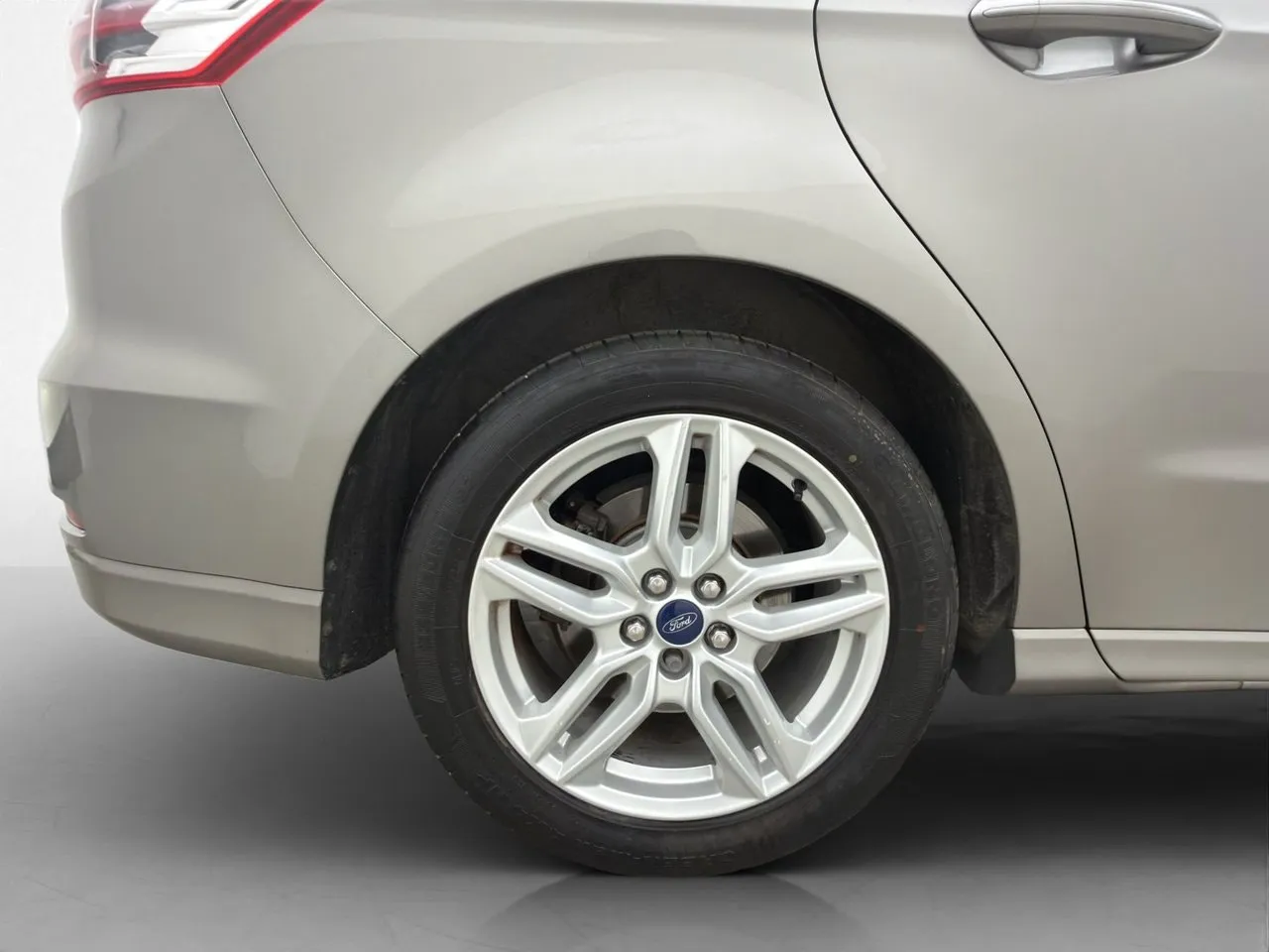 Vehicle image 30