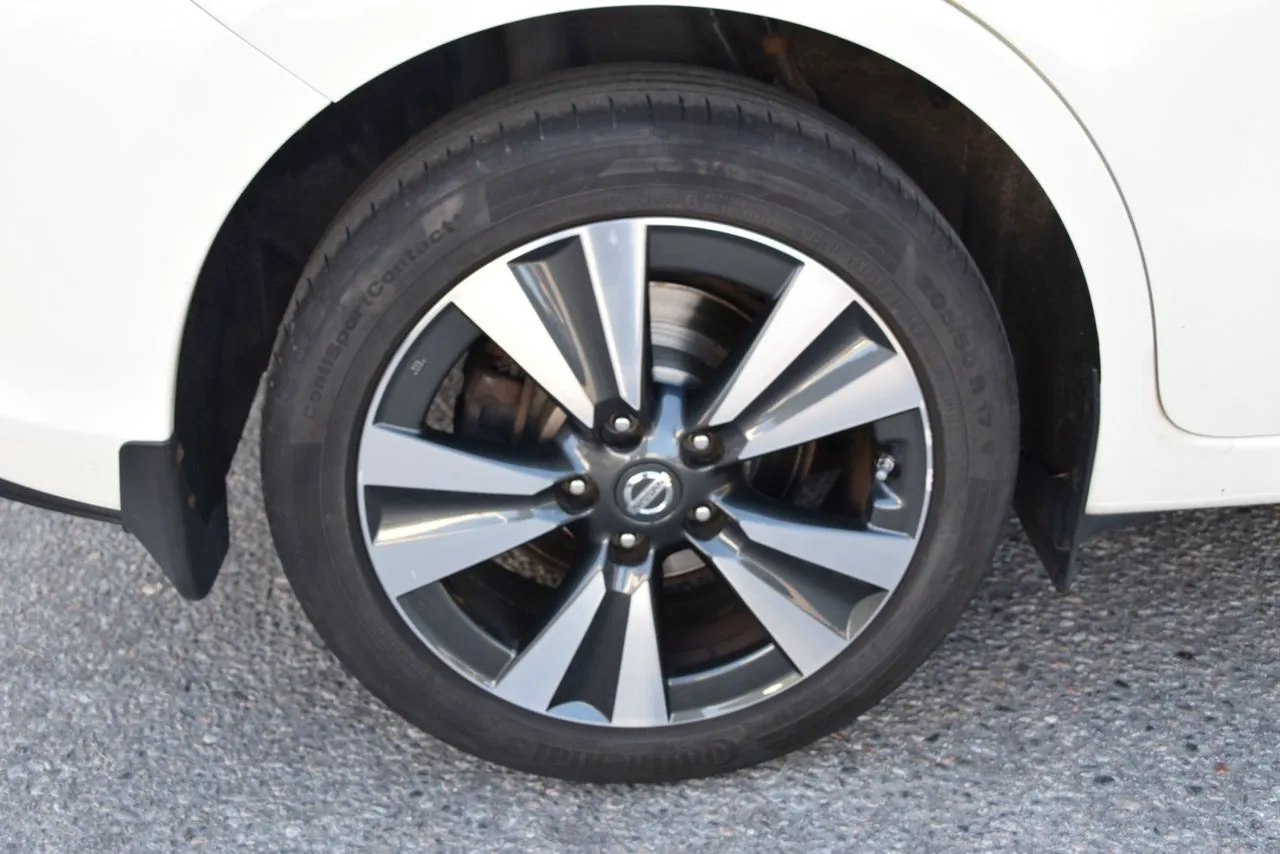 Vehicle image 21