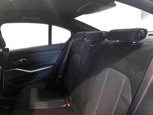 BMW 330 bild 9