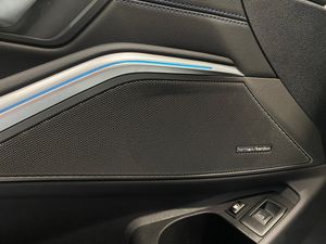 BMW 330 bild 8