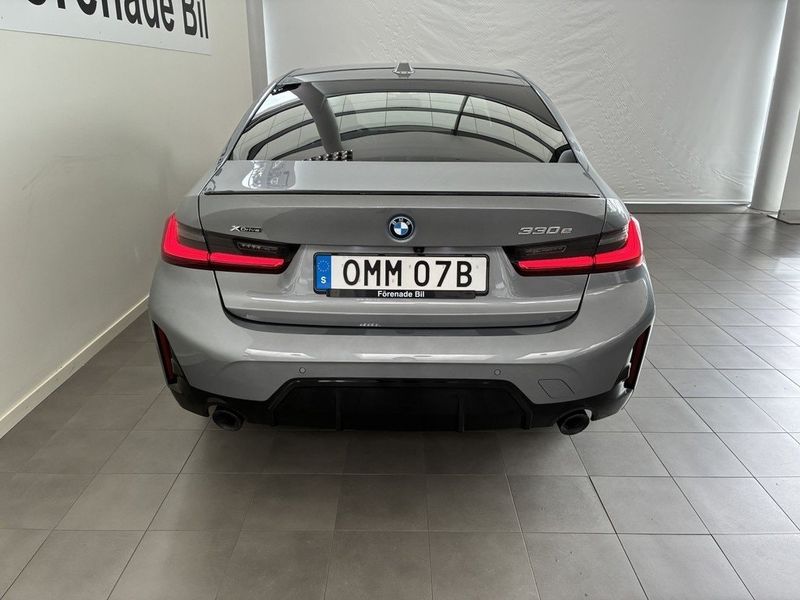 BMW 330 bild 11