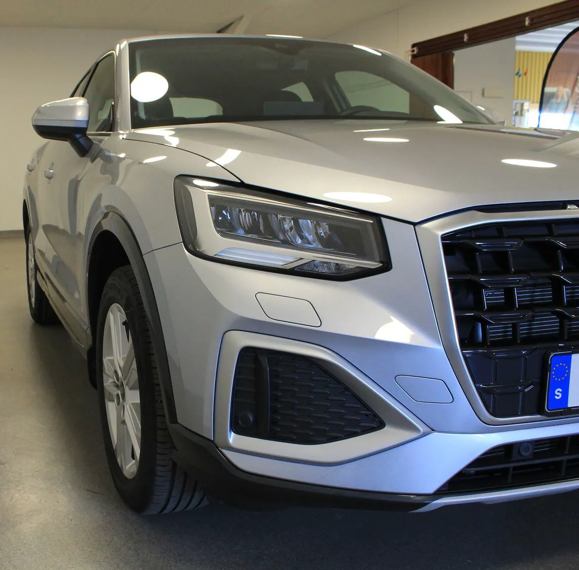 Vehicle image 4