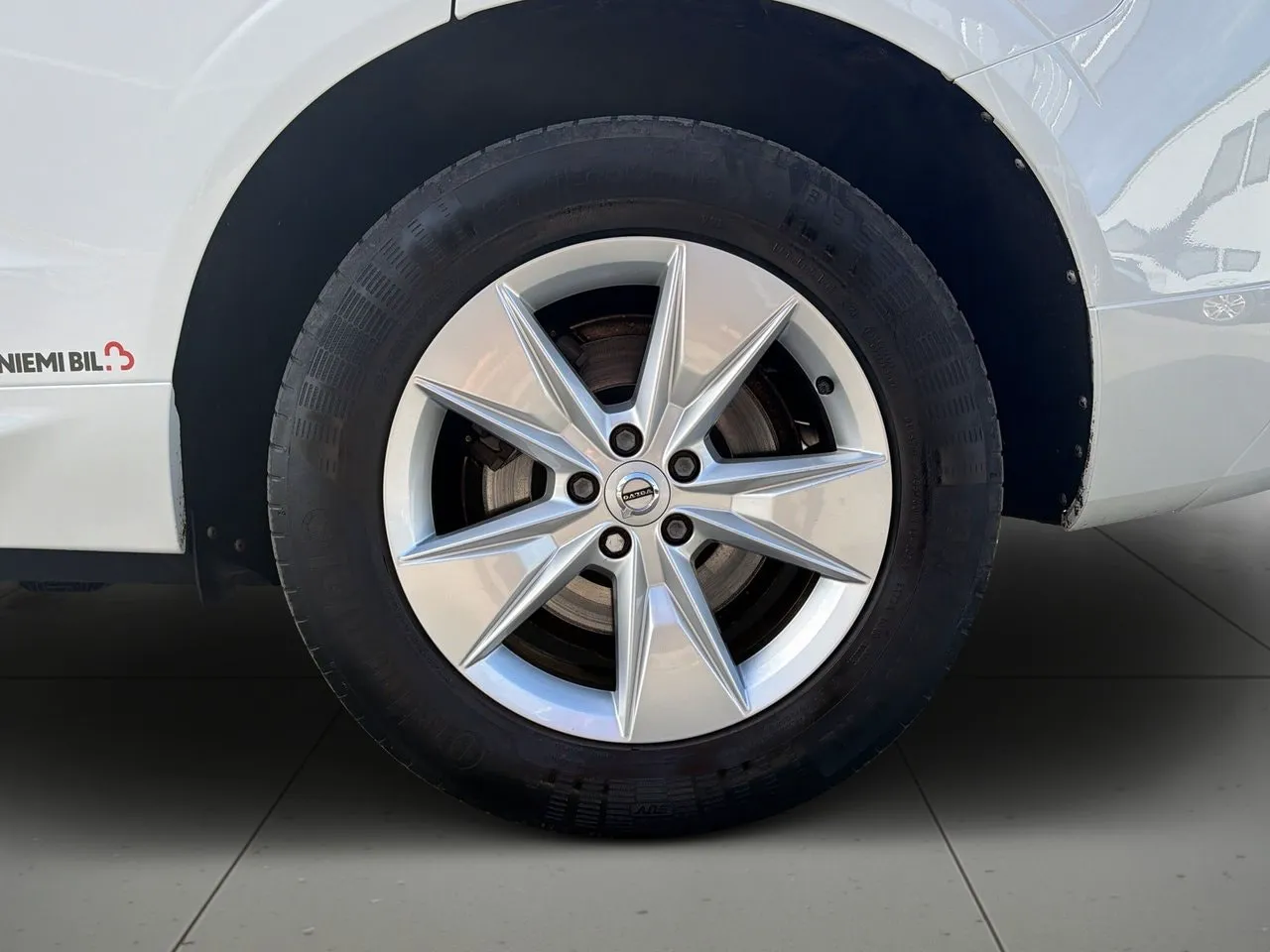 Vehicle image 13