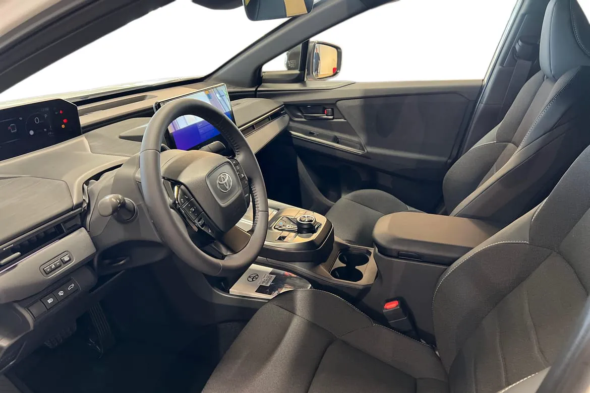 Vehicle image 11