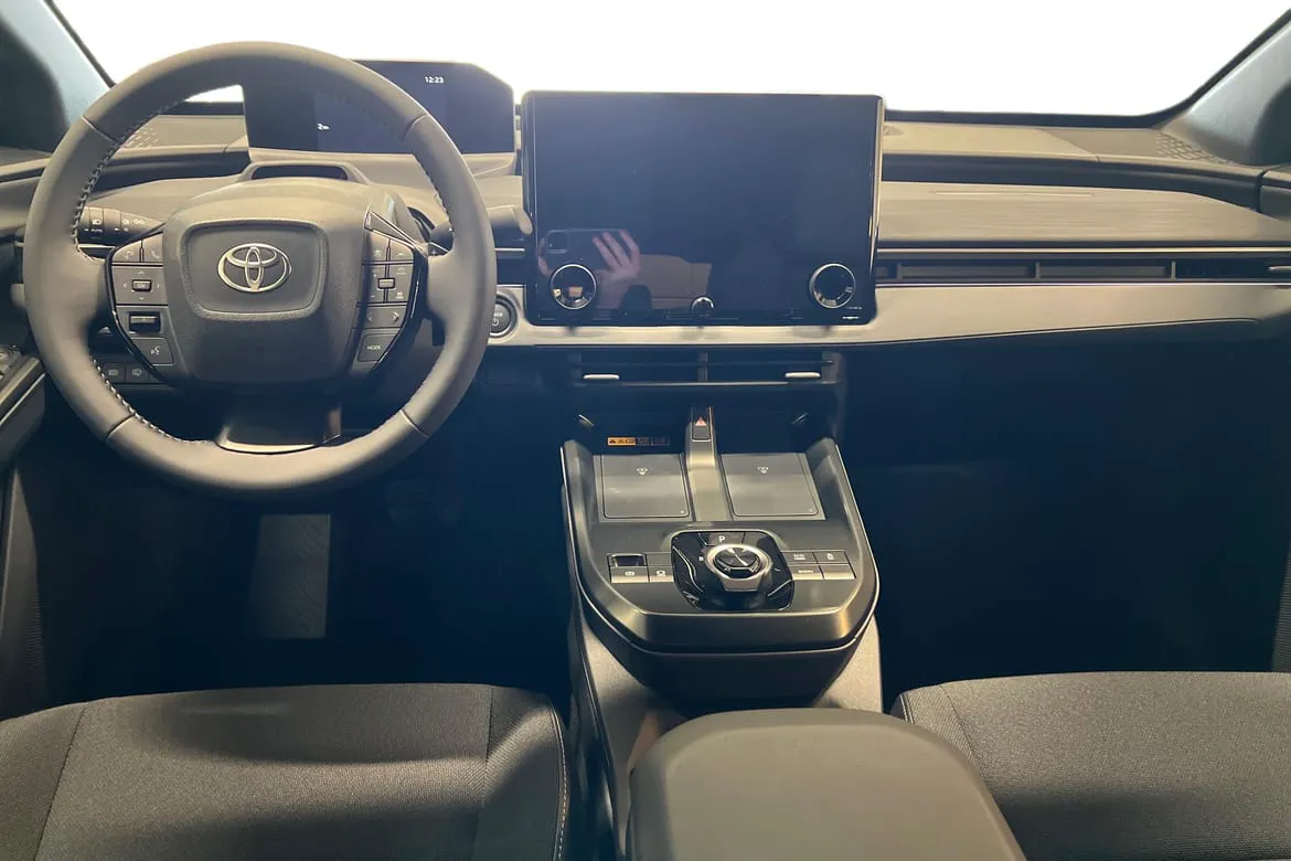 Vehicle image 7