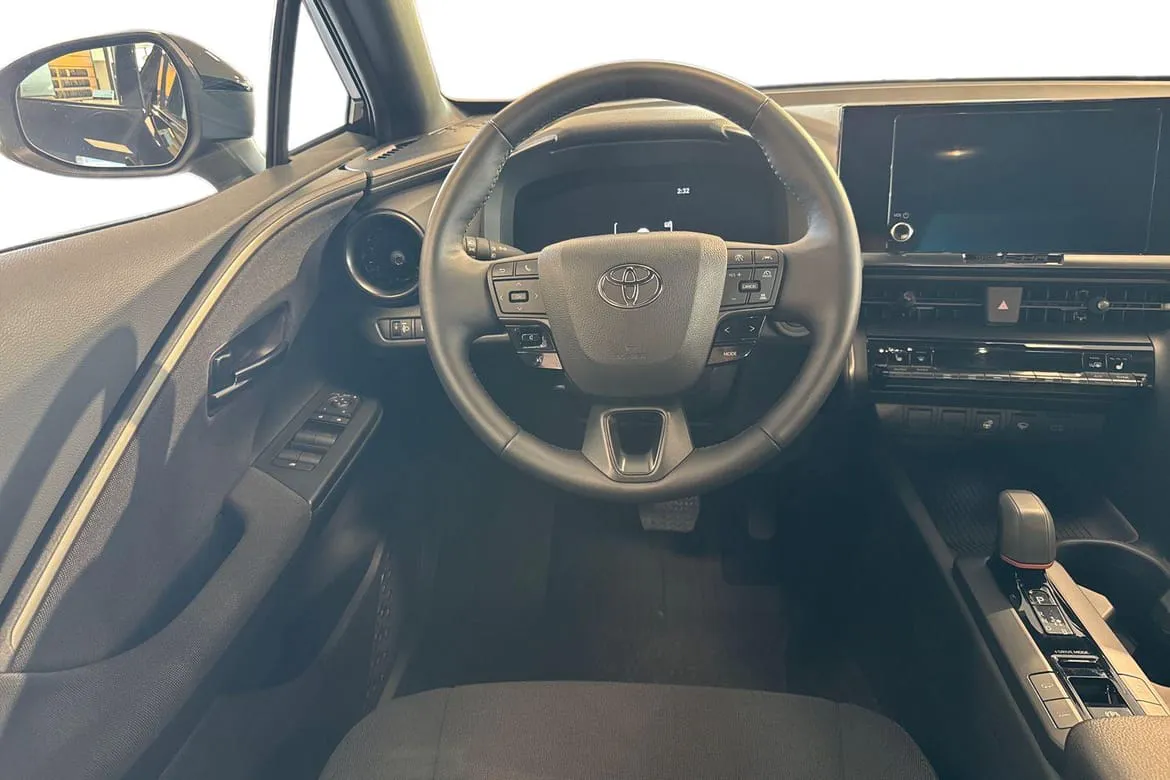 Vehicle image 10