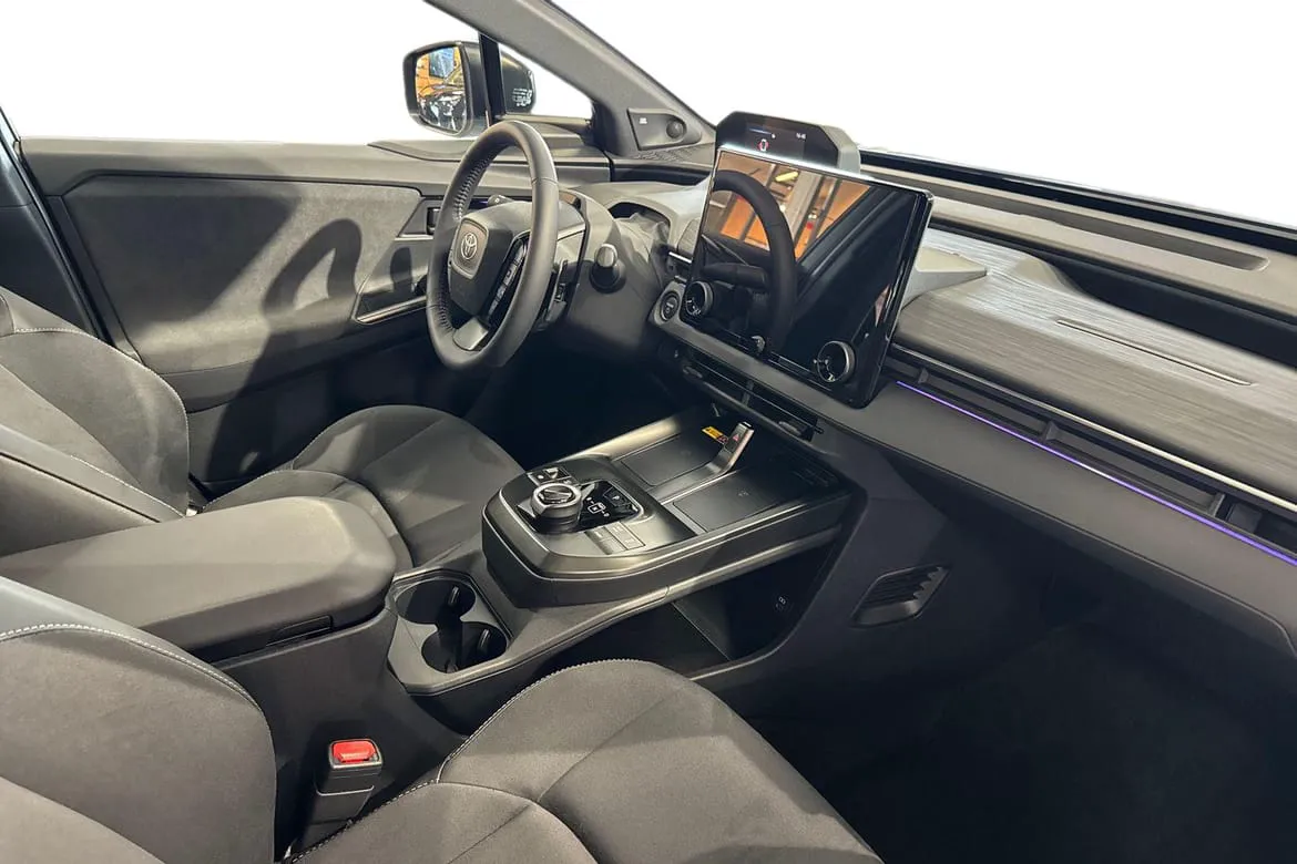 Vehicle image 6