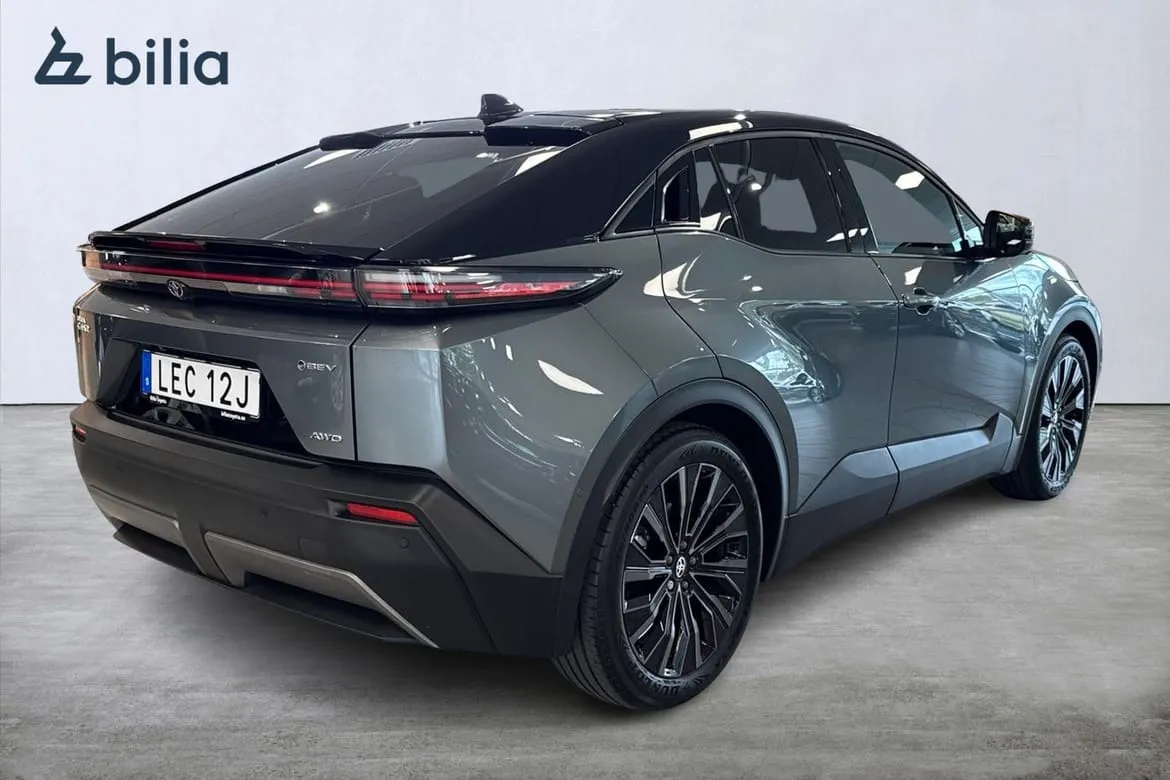 Vehicle image 18