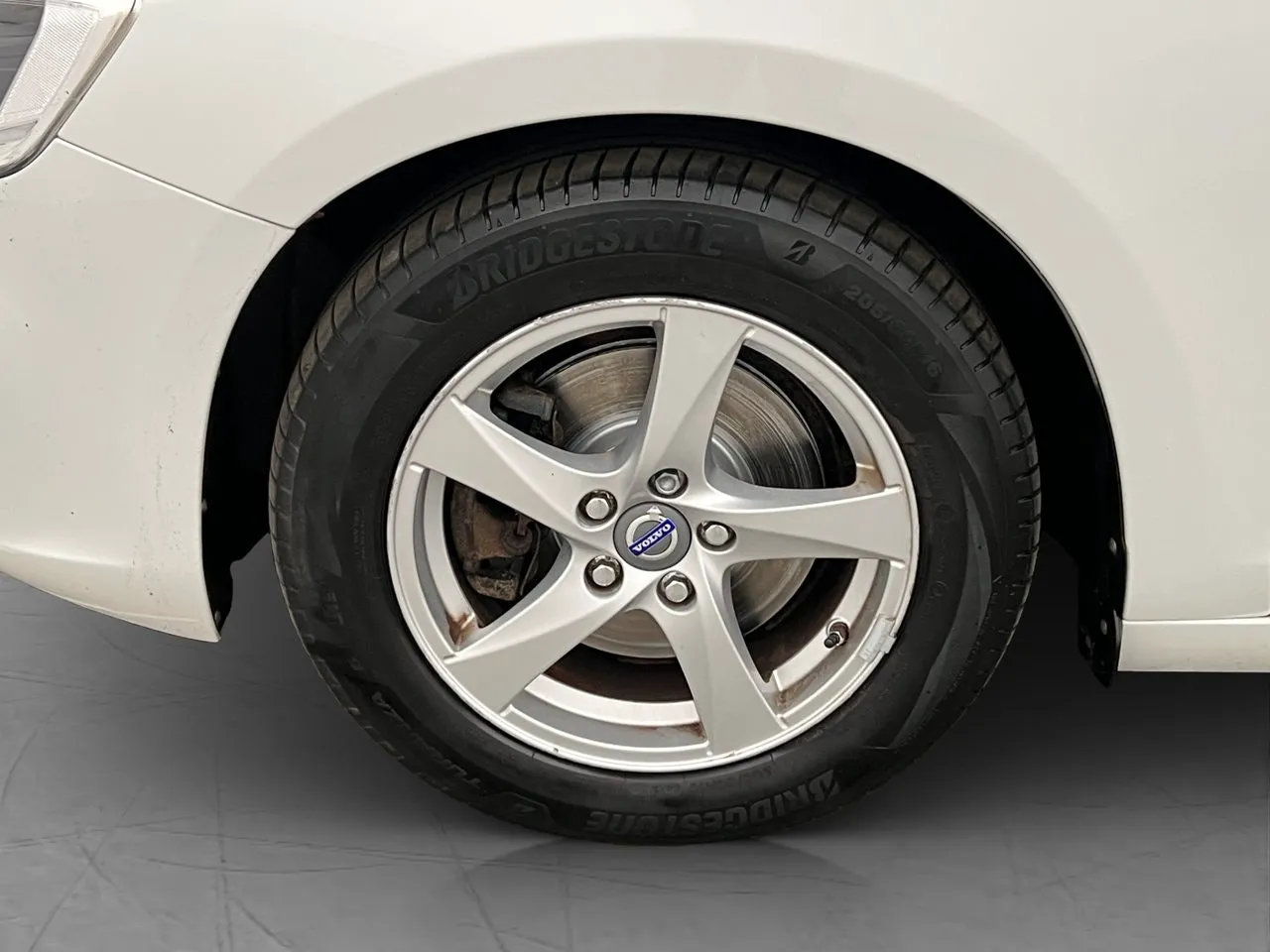 Vehicle image 24