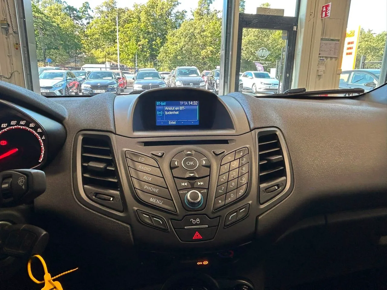 Vehicle image 18