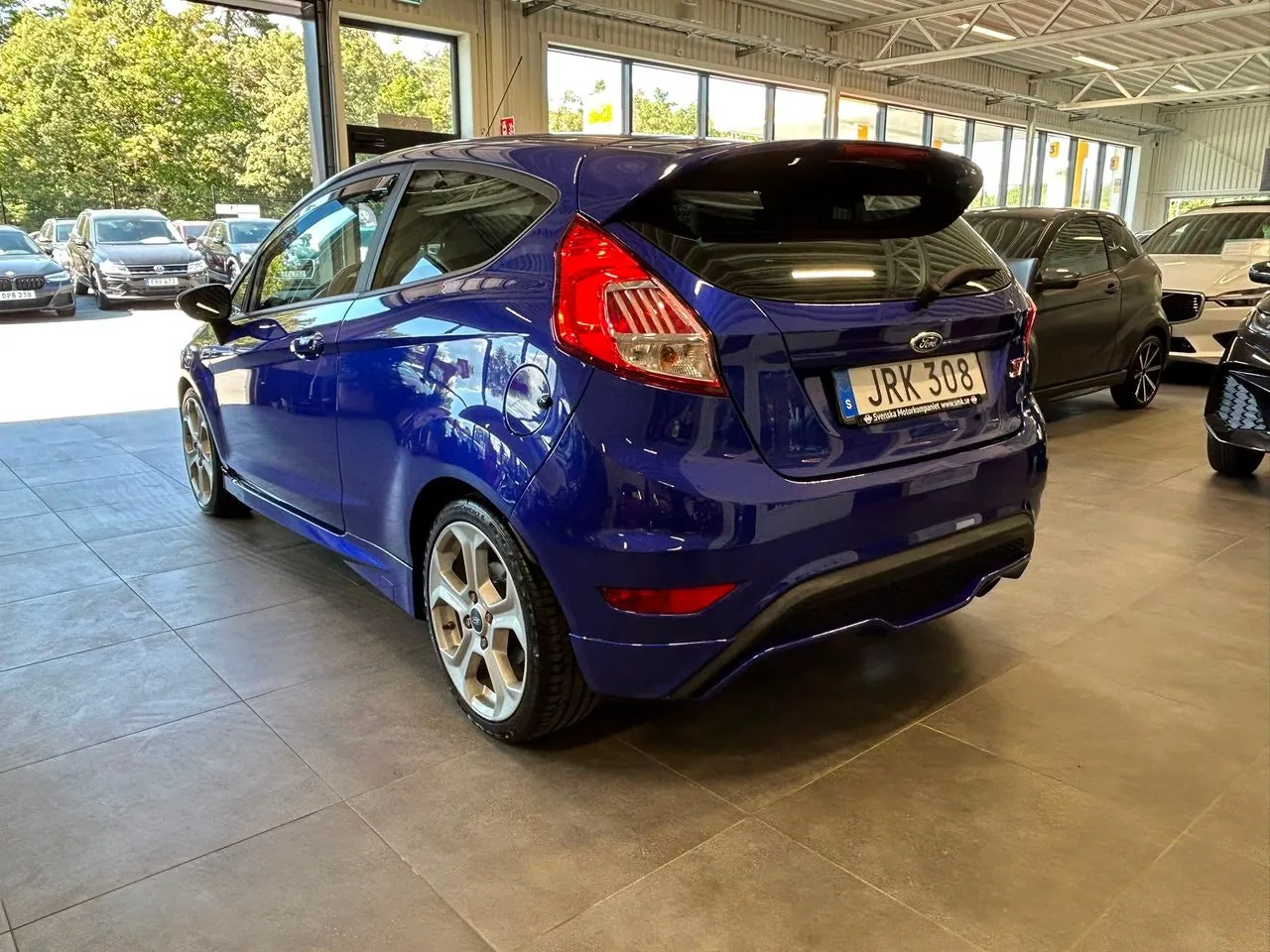 Vehicle image 4