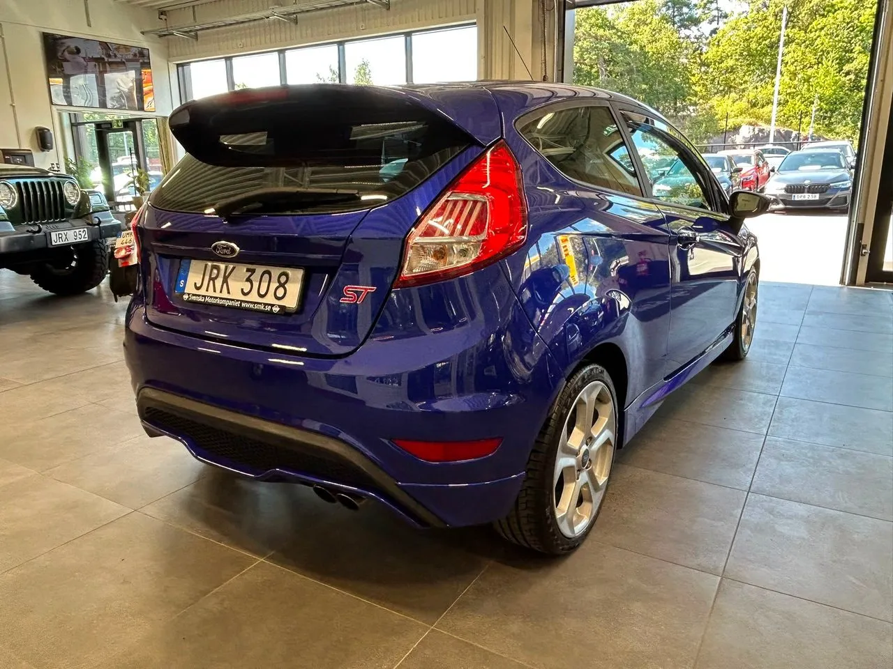 Vehicle image 7