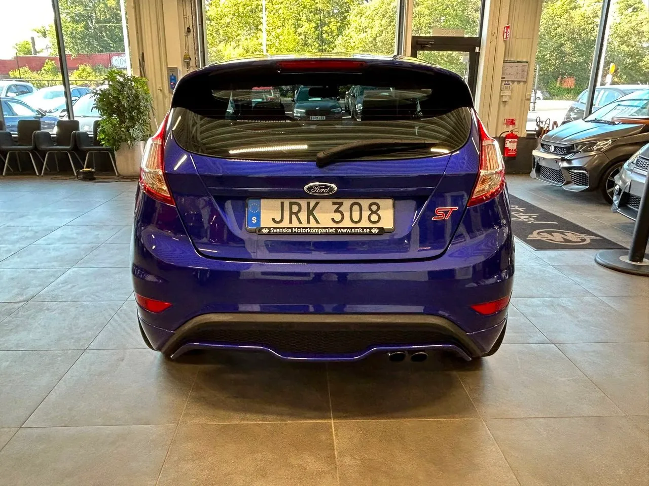 Vehicle image 5