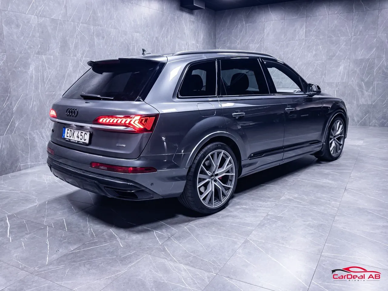 Vehicle image 6