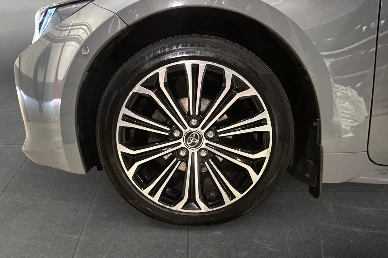 Vehicle image 15