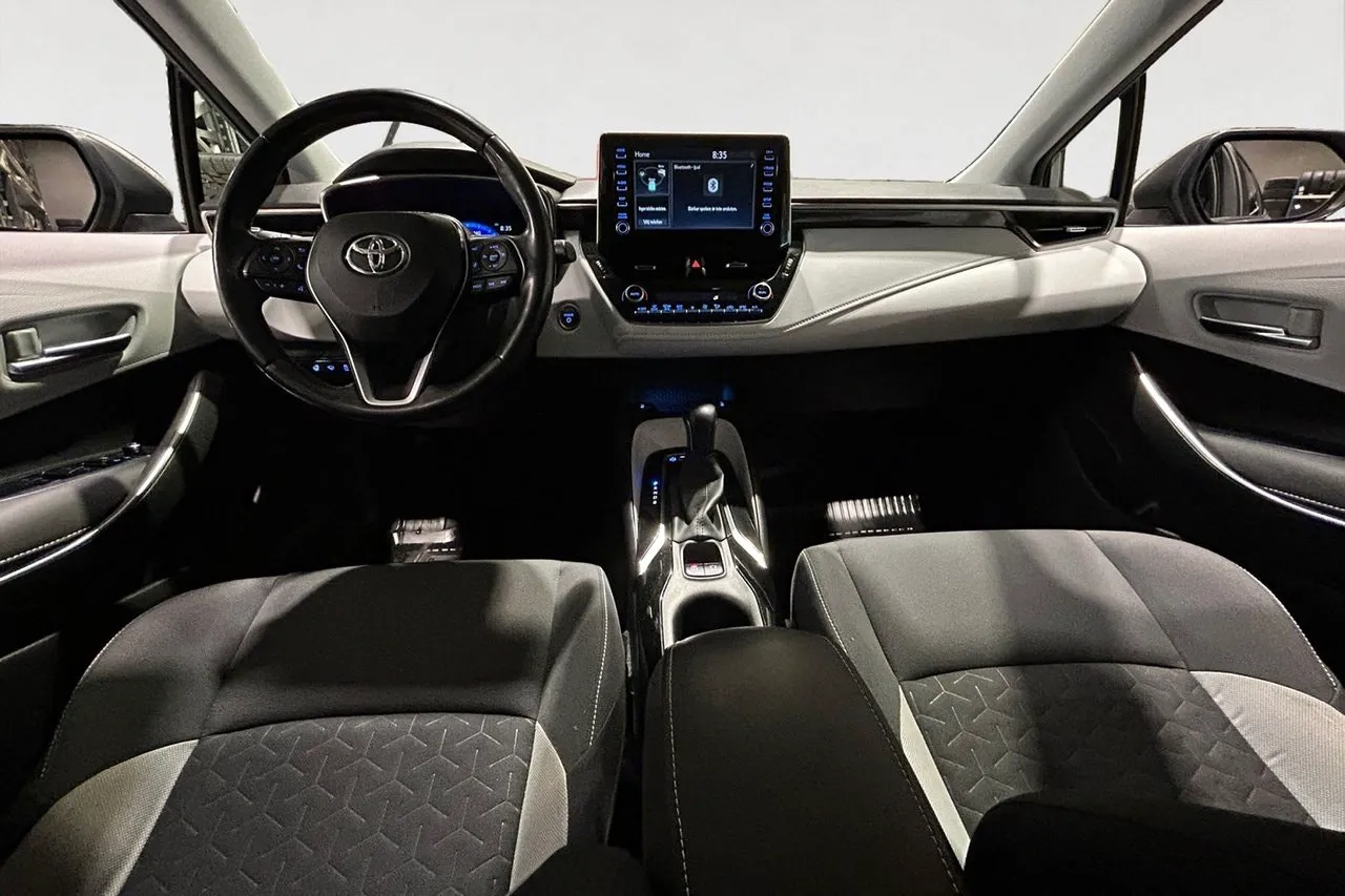 Vehicle image 10
