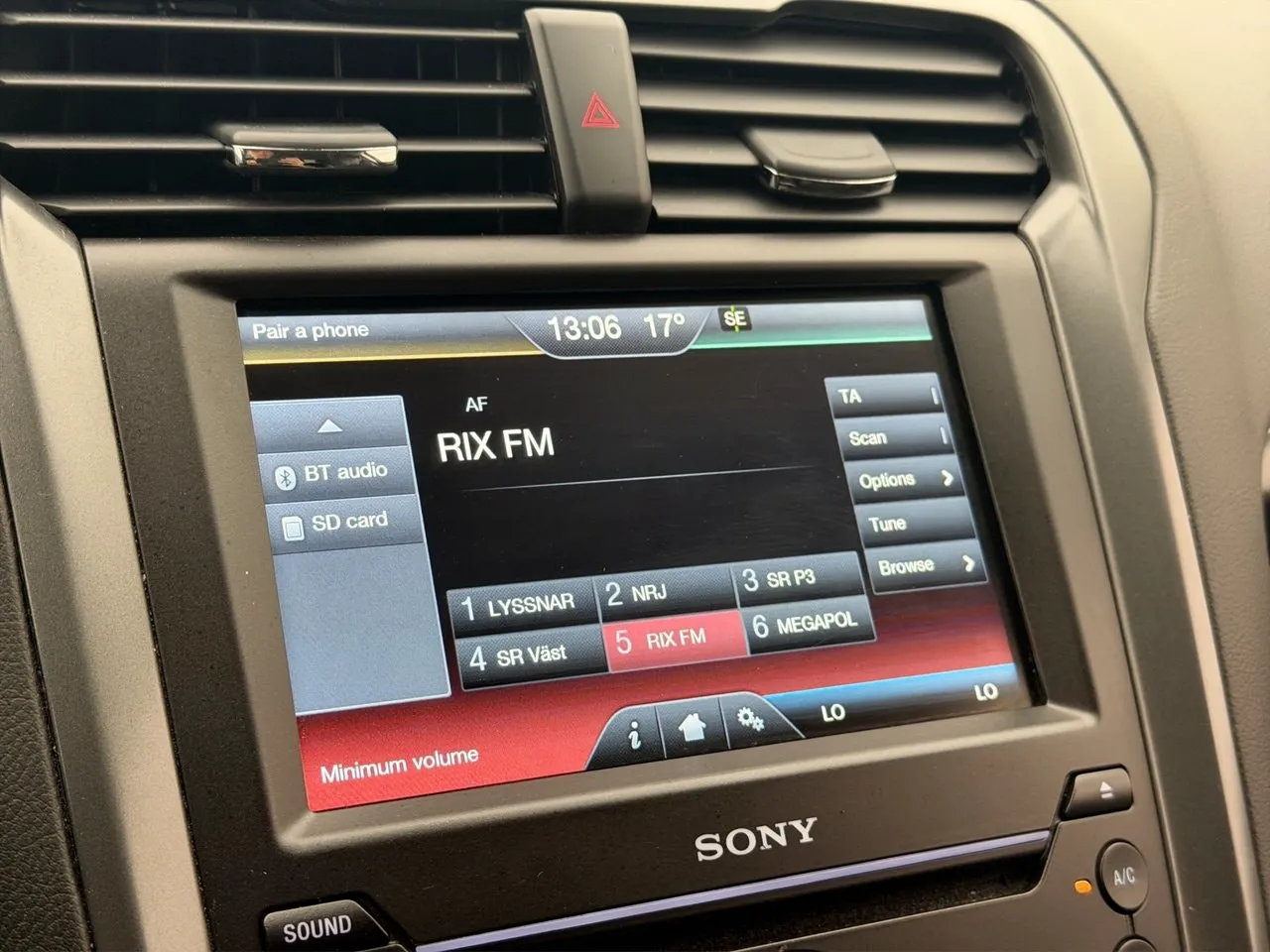 Vehicle image 16