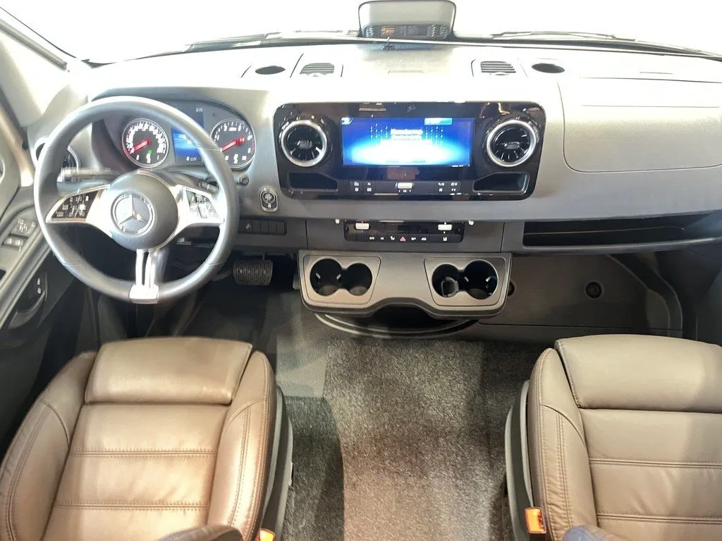 Vehicle image 24