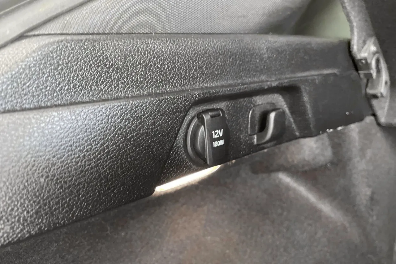 Vehicle image 18