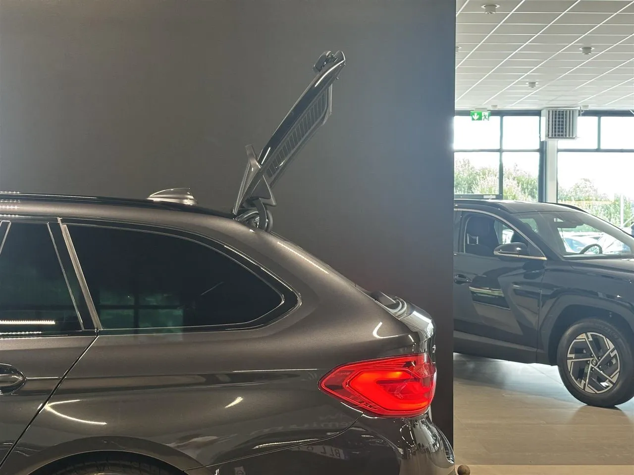 Vehicle image 14