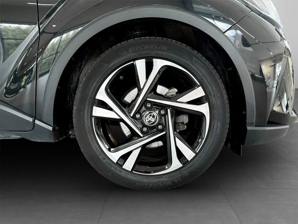 Vehicle image 14