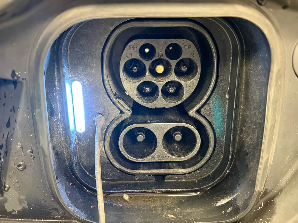 Vehicle image 18